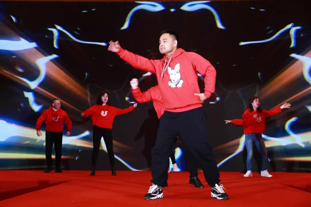 熱烈慶祝“變革創(chuàng)新 揚帆未來”北京中成康富2019年合伙人年會勝利召開 熱烈慶祝“變革創(chuàng)新 揚帆未來”北京中成康富2019年合伙人年會勝利召開
