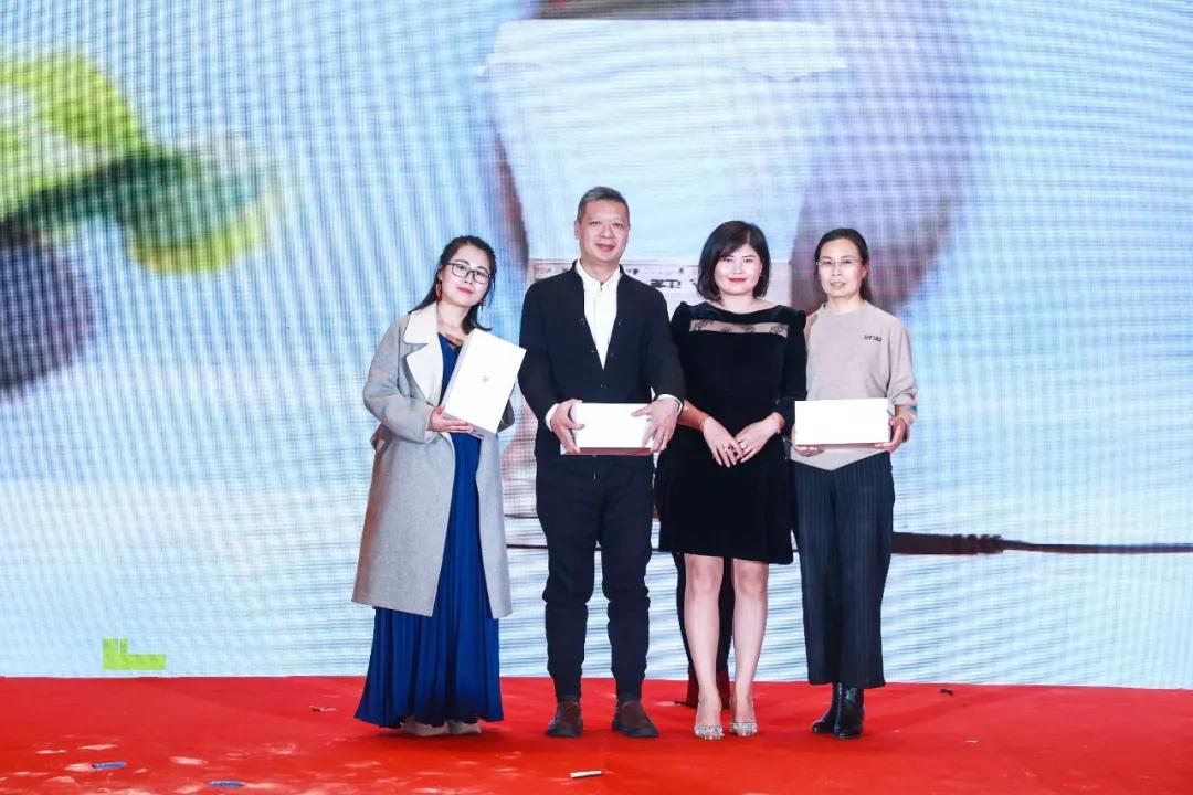 熱烈慶祝“變革創(chuàng)新 揚帆未來”北京中成康富2019年合伙人年會勝利召開 熱烈慶祝“變革創(chuàng)新 揚帆未來”北京中成康富2019年合伙人年會勝利召開